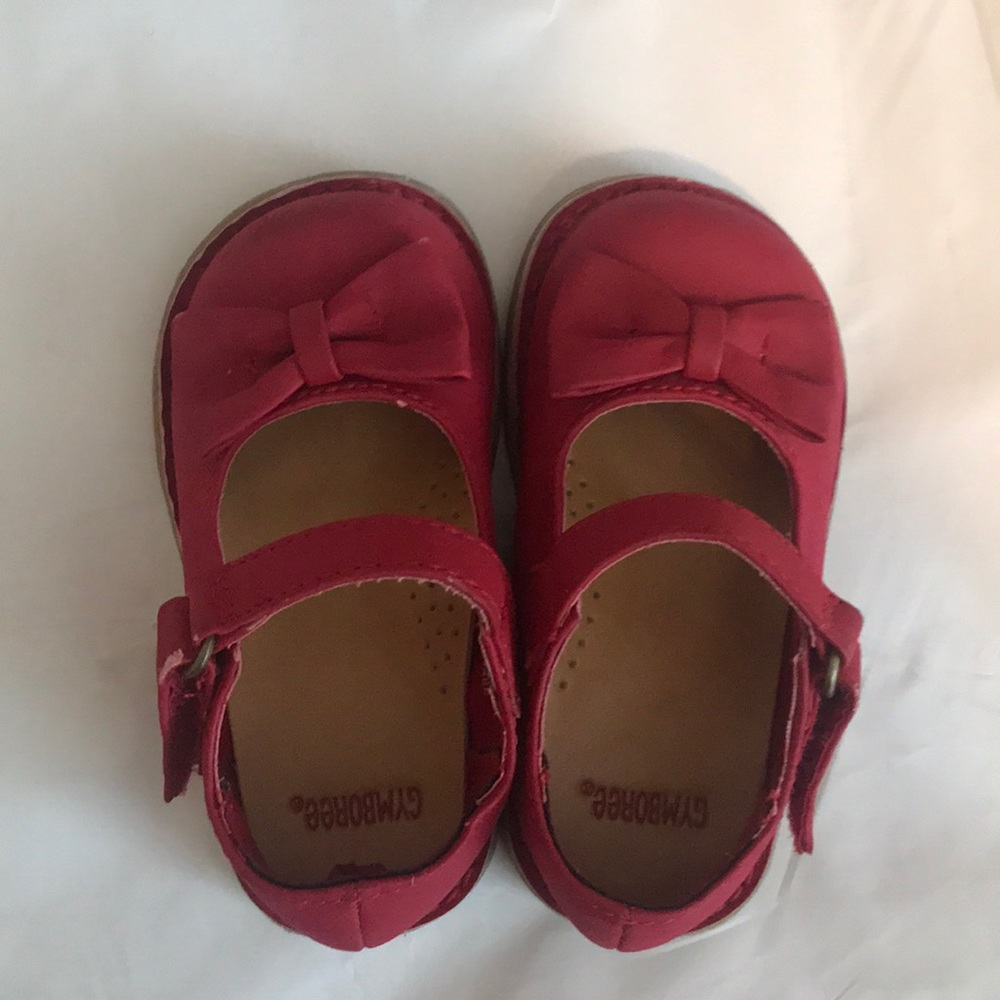 Little girls red shoes
